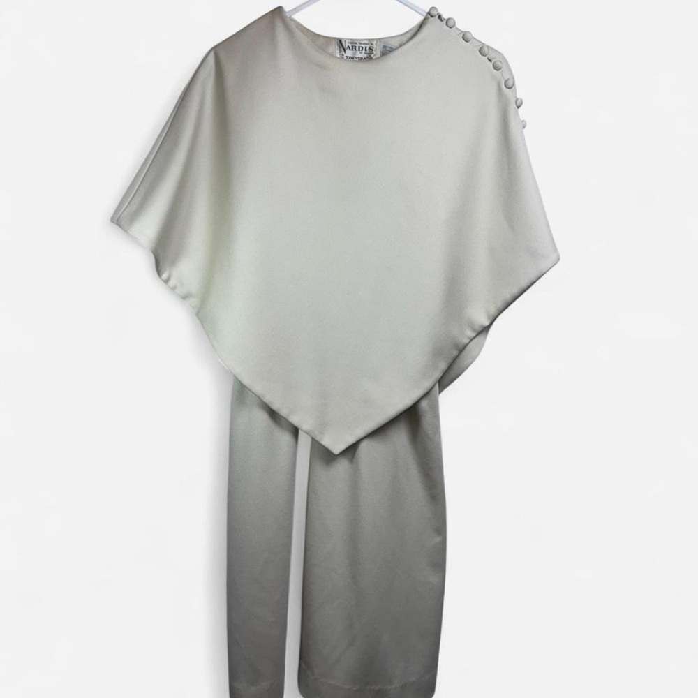 Vintage Nardis of Dallas Cream Cape Dress Size 12 Mod 60s Trevira Polyester